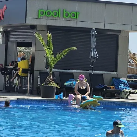 Holiday & Spa Family Premium 20m De Plaja * Năvodari