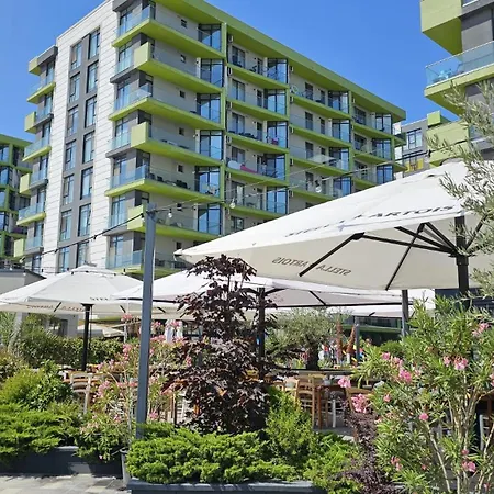 Апартаменты Holiday & Spa Family Premium 20m De Plaja Нэводари