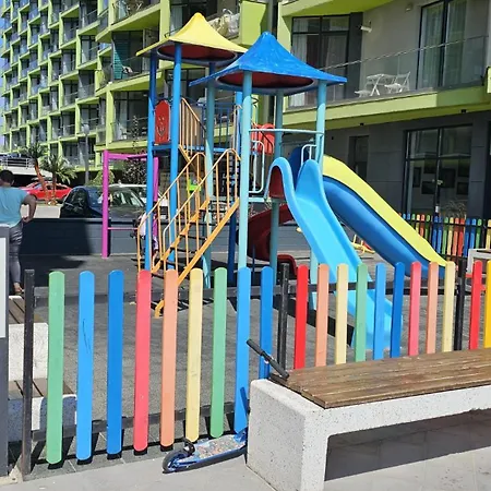 Apartman Holiday & Spa Family Premium 20m De Plaja *