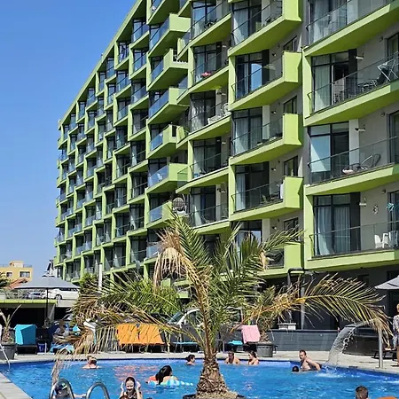 Апартаменты Holiday & Spa Family Premium 20m De Plaja Нэводари