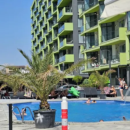 Holiday & Spa Family Premium 20m De Plaja דירה Năvodari